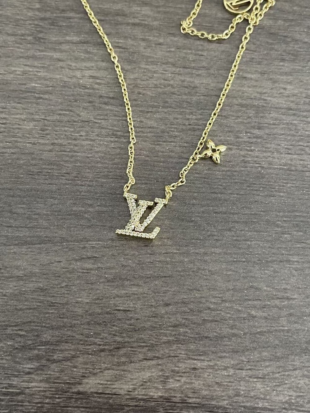 Louis Vuitton LV Iconic Necklace - Picture 7 of 10